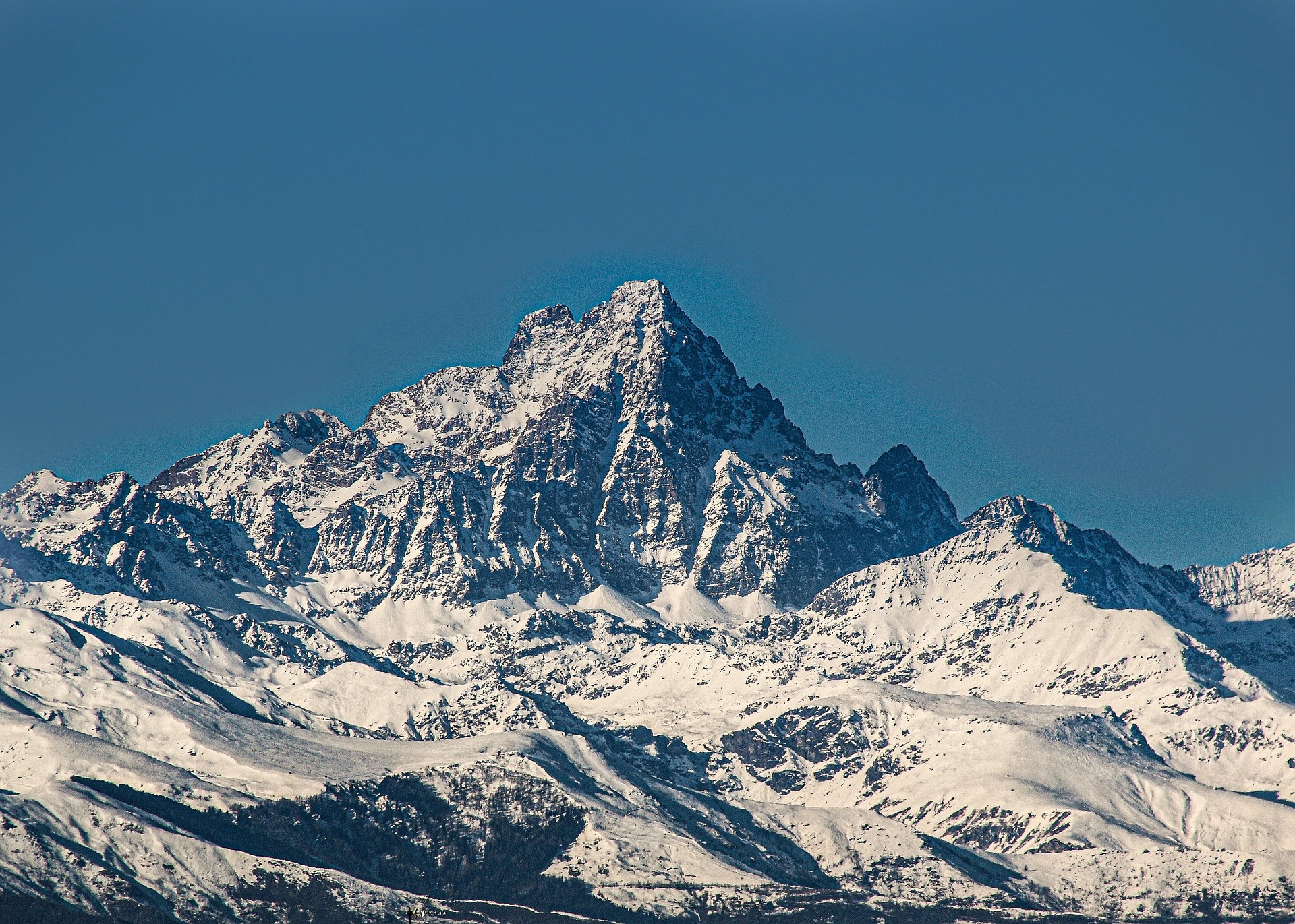 Vue sur le Mont Viso enneig&eacute; depuis le Queyras